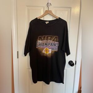 Lee Los Angelas Lakers NBA Finals 2001 Champions Vintage Graphic Tee Size XL
